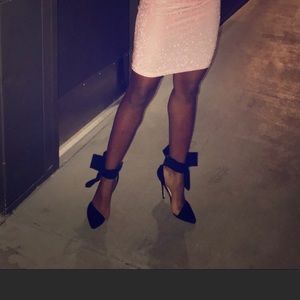 Aminah’s Bow Seude shoes